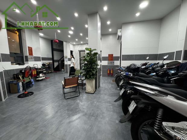 TOÀ NHÀ 5 TẦNG MT PHẠM VĂN ĐỒNG 90m2 - THU NHẬP HƠN 1 TỶ/NĂM - GIÁ 25.9T - 4