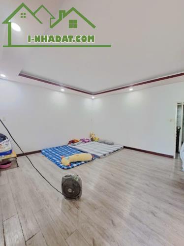 Bán nhà 2 Tầng Đông Hòa,SHR,đường xe hơi phà phà,giá cực kì rẻ - 2
