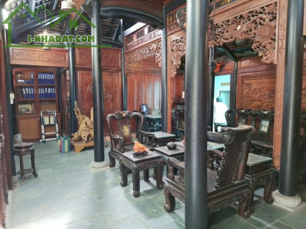 Bán nhà cổ GỖ ĐẲNG CẤP gần ĐHQG TPHCM,ngang KHỦNG 13m,LÔ GÓC
