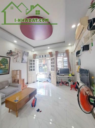 Bán nhà 2 Tầng Đông Hòa,SHR,đường xe hơi phà phà,giá cực kì rẻ