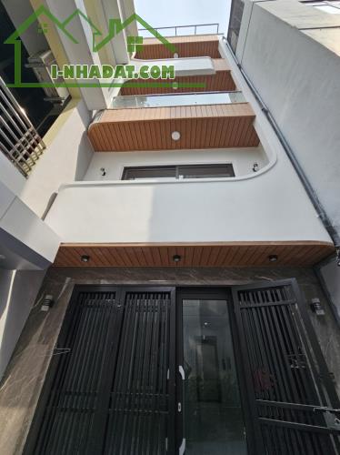 Bán nhà Thạch Bàn,Long Biên 5 tầng,50m,mt4.6m oto đỗ cổng nhỉnh 8 tỷ