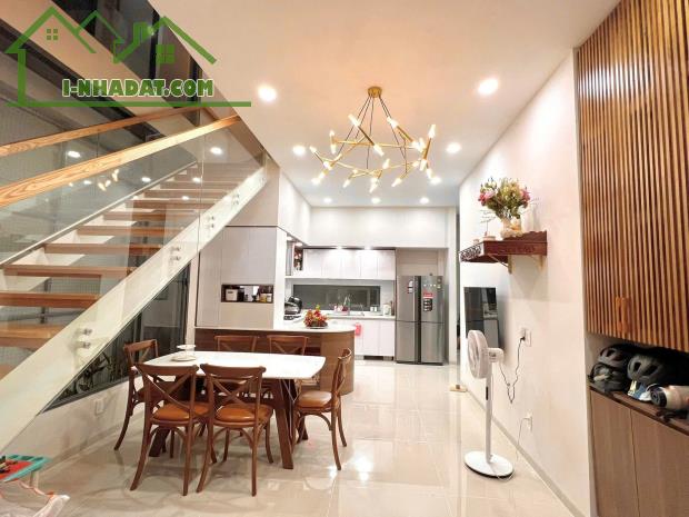 MTKD Nguyễn Hữu Tiến Tân Phú BTCT 3 Lầu - Mới Đẹp - 160m2 Giá 17.9 Tỷ