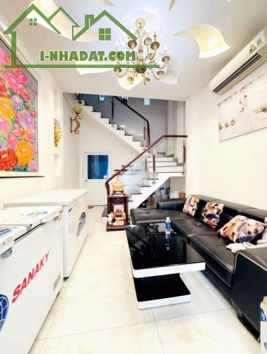 Xe hơi ngủ nhà, DT ( 4.5x18), 4 tầng BTCT, 6WC, Phường 13, Bình Thạnh - 2