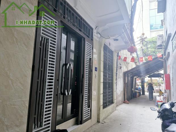 HIẾM – NHÀ DÂN XÂY – Ô TÔ ĐỖ CỬA – CHỈ 10M RA PHỐ – TRUNG TÂM ĐỐNG ĐA – GIÁ 5 TỶ