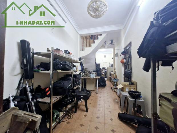 HIẾM – NHÀ DÂN XÂY – Ô TÔ ĐỖ CỬA – CHỈ 10M RA PHỐ – TRUNG TÂM ĐỐNG ĐA – GIÁ 5 TỶ - 4