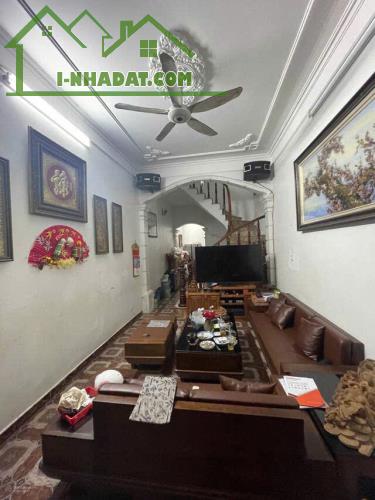 (BÁN NHÀ KHU THƯỢNG THANH - LONG BIÊN - 65M CHỈ 5.6 TỶ - VỊ TRÍ ĐẸP NHẤT PHỐ- 300M RA - 1