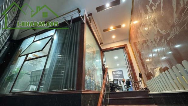 TÒA NHÀ TRẦN DUY HƯNG💎852M x 10T💎MT 6.6M💎THANG MÁY💎CÁCH PHỐ 1 NHÀ💎DÒNG TIỀN ĐỈNH