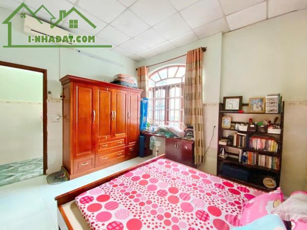 5.7 TỶ - NHÀ HẺM XE TẢI TÂN BÌNH - GẦN SIÊU THỊ EMART - DT 5.5*11M ĐÚC 2 TẤM - 4