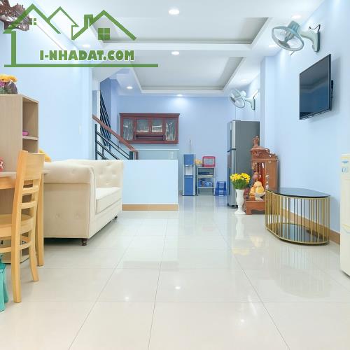 Thích hợp ở đông người hoặc làm CHDV, Hẻm xe hơi, 5 Tầng, 7Pn, Chỉ 5 Tỉ hơn