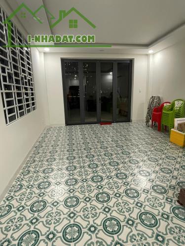 Cho thuê nhà 299 Lê Văn Lương ,Quận 7 dt 6x30m trệt, 3 lầu - 2
