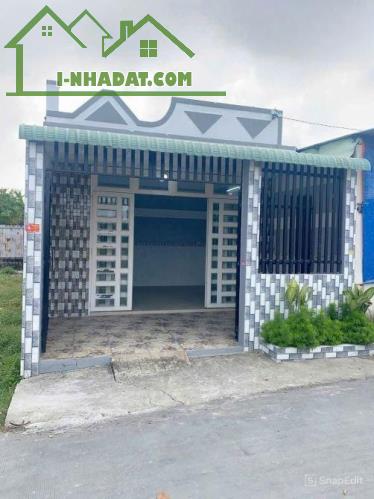 BÁN GẤP CĂN NHÀ NGAY CHỢ ĐỨC HOÀ, DT 60M2 GIÁ 1TY450 SHR SANG TÊN NGAY