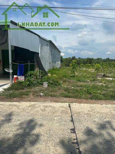 Kẹt nợ bán gấp 250m2 đất thổ cư  xây trọ giá 420tr.