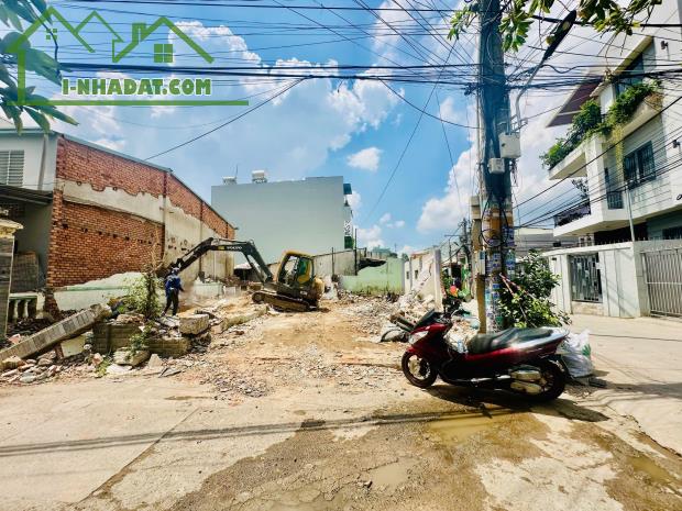 Bán đất 63m2 SHR thổ cư đường ô tô né nhau (P. Tân Phong) chỉ 2,750 tỉ