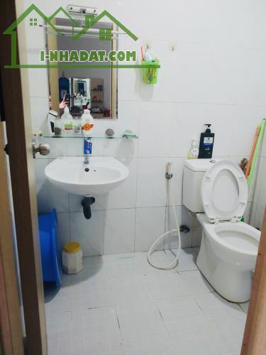 Cần bán căn hộ Sài Gòn Town 60m2, 2 phòng, giá 1 tỷ 750 - 2