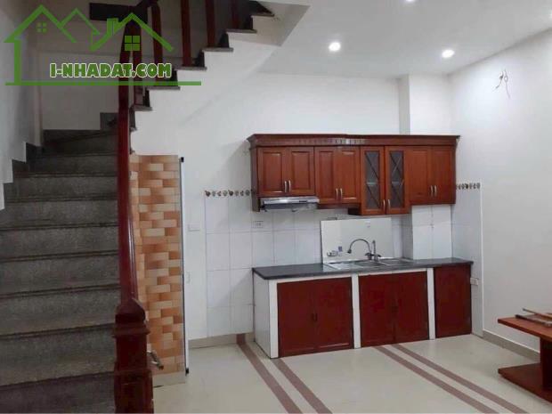 Cho thuê Phố Xã Đàn 5 tầng x 32m2, 3 ngủ, 4 vệ sinh, 12.5 Triệu