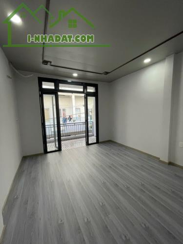 10 TỶ TL - HẺM ÔTÔ THÔNG QUẬN 10 - SÁT MẶT TIỀN ĐẠI HỌC KINH TẾ - DT 4*12M ĐÚC 3 TẤM ĐẸP - 2