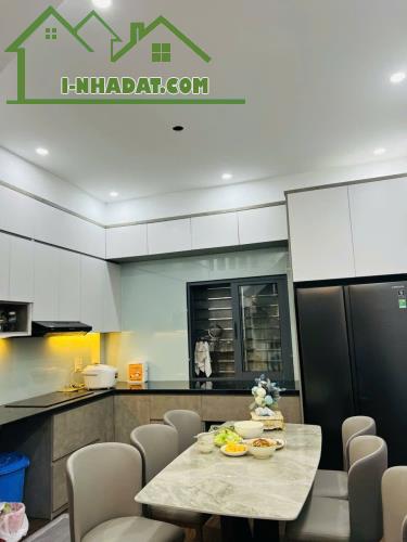 BÁN NHÀ LÔ GÓC - 3 THOÁNG - CÁCH GA TÀU ĐIỆN 50M - PHỐ HỒ TÙNG MẬU - 52M2 x 4 TẦNG - GIÁ H - 4