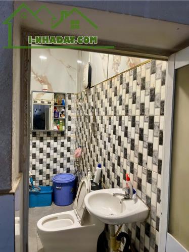 NHÀ VỊ TRÍ  ĐẸP - GIÁ TỐT - Bán GẤP  Nhà đường Nguyễn khoái, Q.4 DT đất 56m2, DTSD 112m2 - 2