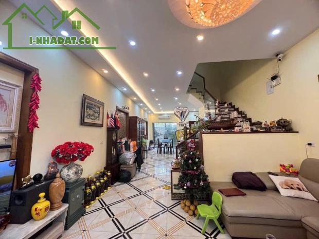 Bán nhà 3 tầng KĐT 31ha Trâu Quỳ, Đường containơ vào nhà. LH: 0379483926