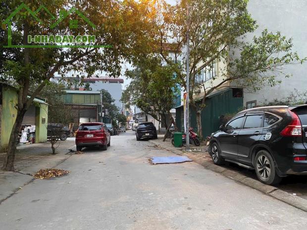 Bán nhà 3 tầng KĐT 31ha Trâu Quỳ, Đường containơ vào nhà. LH: 0379483926 - 1