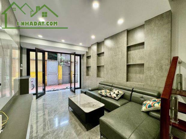 BÁN GẤP NHÀ PHỐ ĐÀM QUANG TRUNG 42M2, 4T DÂN XÂY, Ô TÔ ĐỖ GẦN NHỈNH 8 TỶ