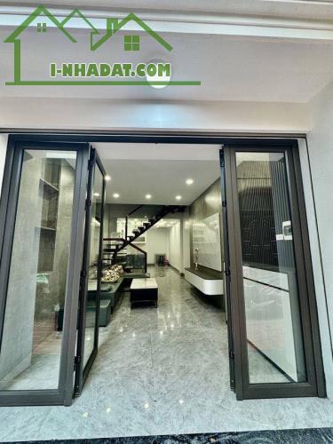 BÁN GẤP NHÀ PHỐ ĐÀM QUANG TRUNG 42M2, 4T DÂN XÂY, Ô TÔ ĐỖ GẦN NHỈNH 8 TỶ - 1