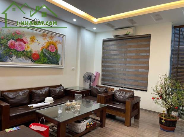 Bán nhà Đại La - Hai Bà Trưng: 3 thoáng, ở ngay, full nội thất, 20m mặt phố.