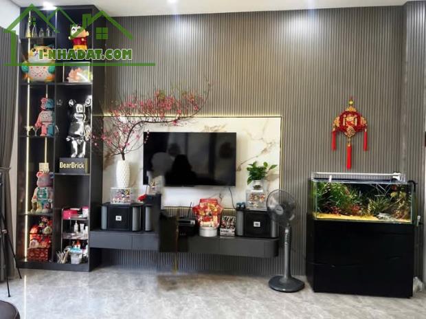 3.65 TỶ - BÁN NHÀ CẤP 4 CÓ SÂN Ô TÔ, KIỆT Ô TÔ TRẦN DUY CHIẾN – NGANG 9.5M ĐẸP HIẾM!