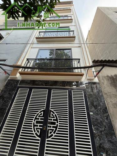 BÁN nhà giá 7.9 tỷ tại Lĩnh Nam Hoàng Mai HN diện tích 33m2 x nhà 6 tầng x mặt tiền 4.1m