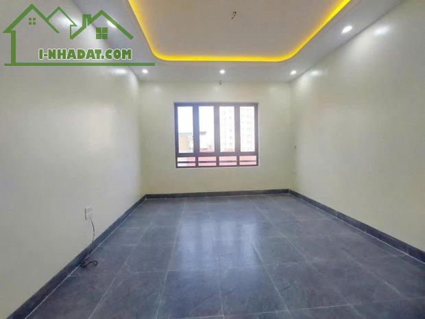 BÁN nhà giá 7.9 tỷ tại Lĩnh Nam Hoàng Mai HN diện tích 33m2 x nhà 6 tầng x mặt tiền 4.1m - 2