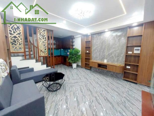 BÁN nhà giá 7.9 tỷ tại Lĩnh Nam Hoàng Mai HN diện tích 33m2 x nhà 6 tầng x mặt tiền 4.1m - 3