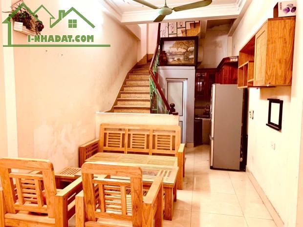 Cho thuê nhà Phố Đại La 5 tầng x 27m2, 3 ngủ, 9 Triệu ở gđ, VP Công ty