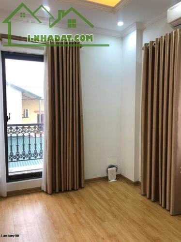 Bán nhà Hoàn Kiếm - Hà Nội: Mặt phố, vỉa hè 2 bên, ô tô 2 chiều, kinh doanh đắc địa.