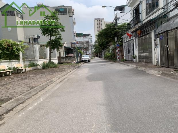 Đất đấu giá Thạch Bàn, mặt ngõ 561 Bát Khối, phân lô vỉa hè, dân cư đông đúc 75m2 - 14 tỷ
