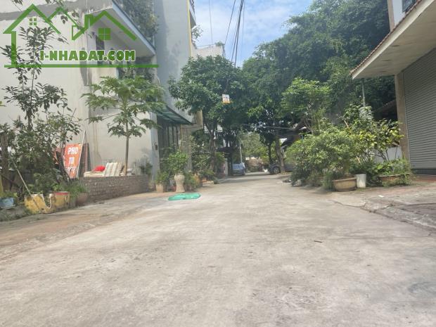 Đất đấu giá Thạch Bàn, mặt ngõ 561 Bát Khối, phân lô vỉa hè, dân cư đông đúc 75m2 - 14 tỷ - 2