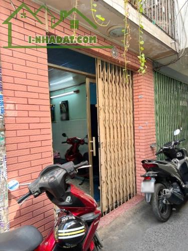 Nhà cũ 3 tầng sát đường Trần Phú P9Q5