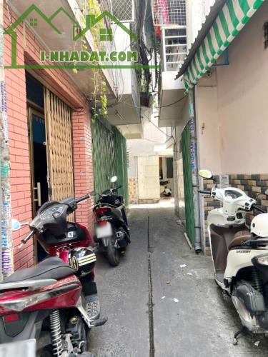 Nhà cũ 3 tầng sát đường Trần Phú P9Q5 - 3
