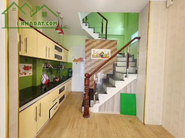Nhà góc 4 tầng hẻm thông Nguyễn Trãi P2Q5. Giá 6.38 tỷ - 2