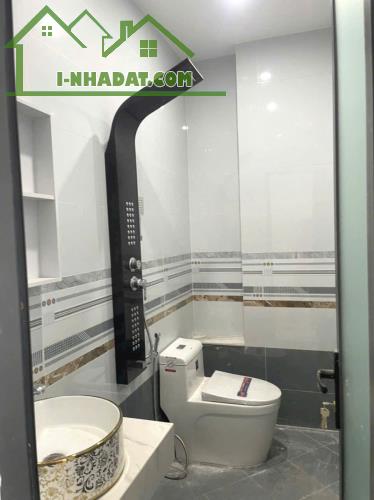 Cực Hiếm! Nhà Mới Keng 3 Tầng, 4PN, Vị Trí Đẹp Hẻm 8m, Tăng Nhơn Phú B - 64m², Giá Chỉ - 1