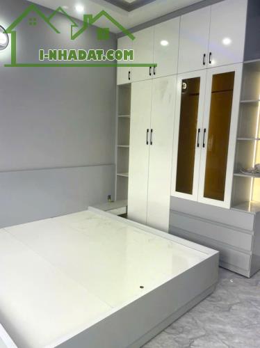 Cực Hiếm! Nhà Mới Keng 3 Tầng, 4PN, Vị Trí Đẹp Hẻm 8m, Tăng Nhơn Phú B - 64m², Giá Chỉ - 2