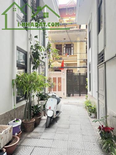 BÁN NHÀ PHỐ HỒNG TIẾN 6 TẦNG Ô TÔ ĐỖ CỬA, THÔNG HỒ BỒ ĐỀ NHỈNH 7 TỶ