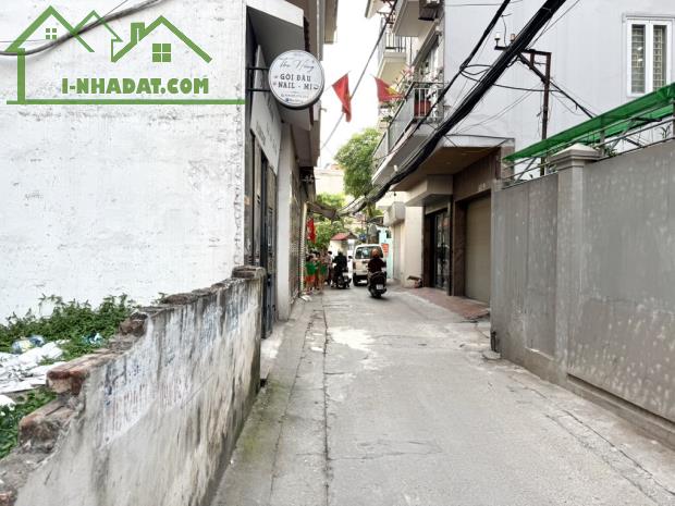 BÁN NHÀ NGỌC THUỴ-NHÀ ĐẸP VỪA TIỀN-Ô TÔ ĐỖ CỔNG-GIÁ 6TỶ NHỈNH  l