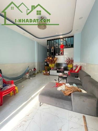 Bán nhà 100m2, HXH, Liên Khu 4-5, Bình Tân, 3 tầng, 5PN, giá 5.9 tỷ còn thương lượng.