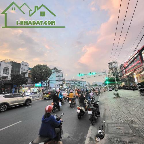 CĂN GÓC MẶT TIỀN TÊN LỬA 6x22M 5 Tầng Thu nhập 500Tr/Năm. Giá 35Tỷ