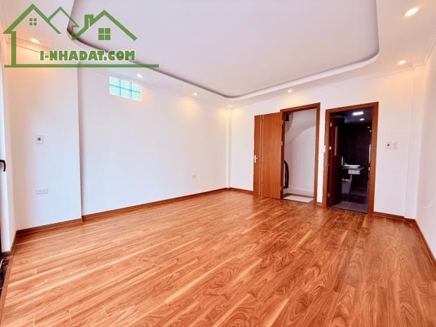 Bán Nhà Ngõ 206 Cổ Linh, Long Biên 33m2, 5T chỉ 5 tỷ (cách ô tô đỗ 25m) - 1