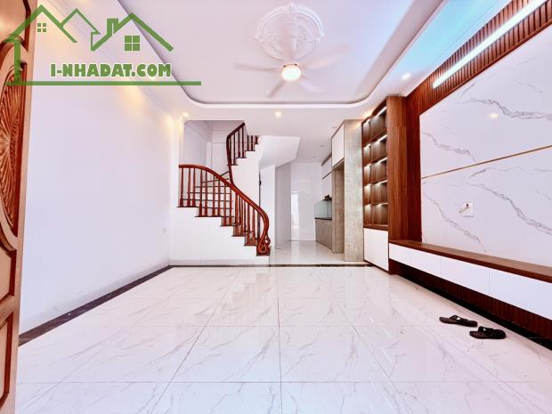 Bán Nhà Ngõ 206 Cổ Linh, Long Biên 33m2, 5T chỉ 5 tỷ (cách ô tô đỗ 25m) - 2