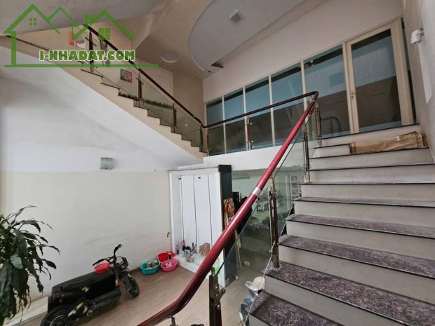 Bán nhà Tô Ngọc Vân - 90m2 x 4T x MT 8m - Ngõ thông oto tránh - 4 ngủ - Hướng DB - 1