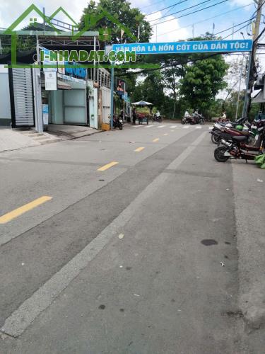 Nhà 4Tầng MẶT TIỀN, ÔTÔ TRONG NHÀ, Gần BV Lê Văn Thịnh Q2. Giá 10.X Tỷ