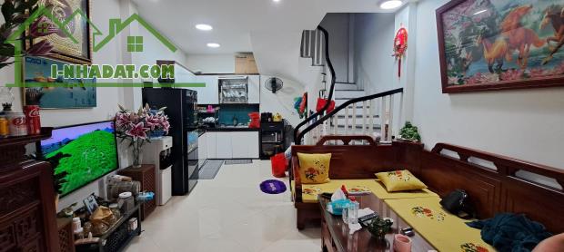 Bán Nhà Ngõ 95 Việt Hưng, Long Biên 33m2, 5T chỉ 5,7 tỷ (cách ô tô đỗ 30m)