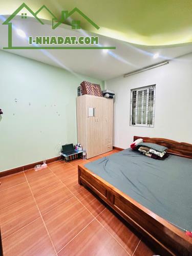 NHÀ CẦU GIẤY 40M2 5 TẦNG MONING ĐỖ CỬA NGAY SÂN ĐỖ Ô TÔ NGÀY ĐÊM CÁCH Ô TÔ TRÁNH 1 NHÀ - 2